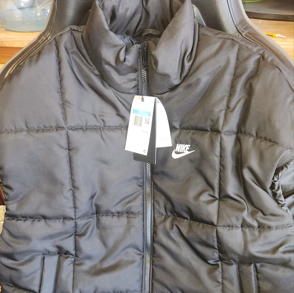 Nike Sportswear Women's Classic Puffer Therma-FIT Loose Vest